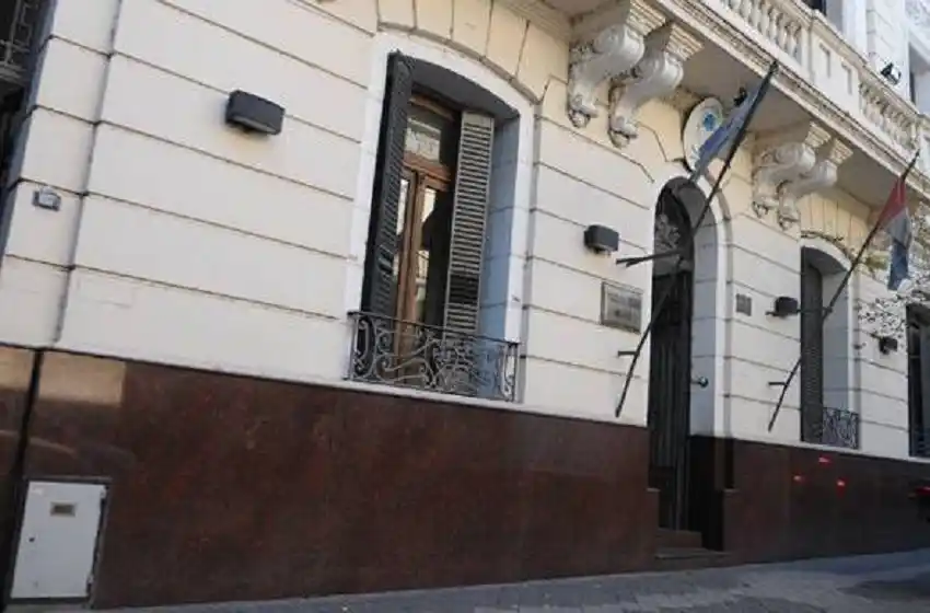 Se asomó por la ventana y avisó a la Policía que estaban robando su casa