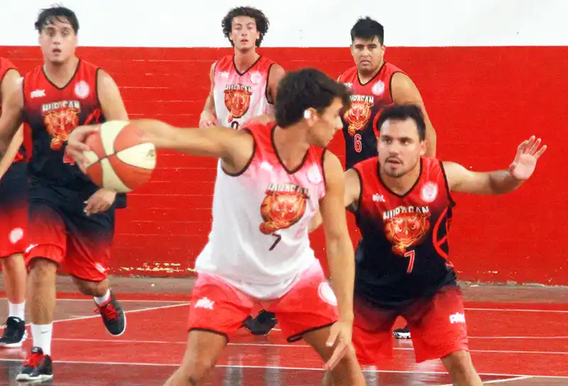 Los torneos locales de fútbol y básquetbol deberán esperar