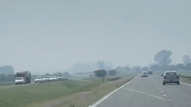 Por una problema en su camioneta se detuvo y la asaltaron