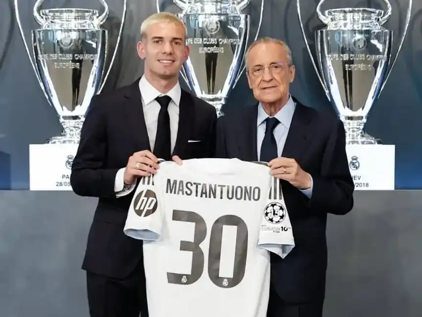 Franco Mastantuono junto a Florentino Pérez, presidente del Real Madrid.