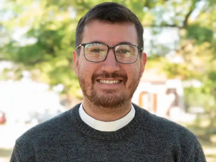 El padre Emanuel del Castillo se prepara para asumir como párroco de la Inmaculada Concepción