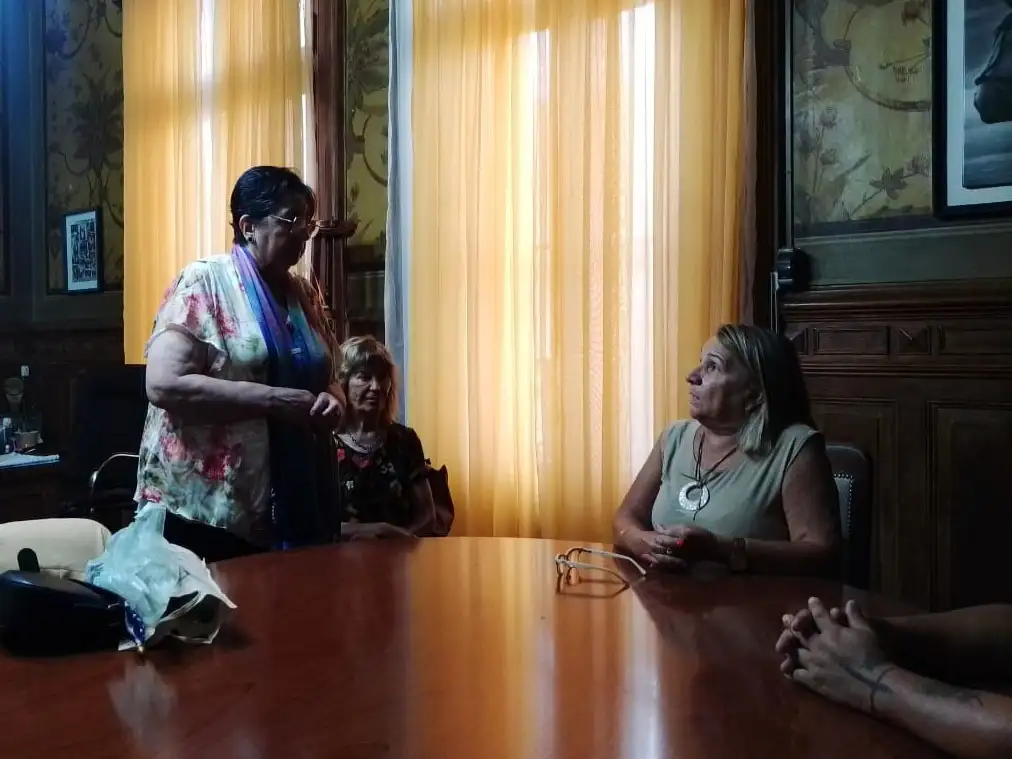 Elvira Duven, Berta Tronco (atrás) y Dora Bogdan.