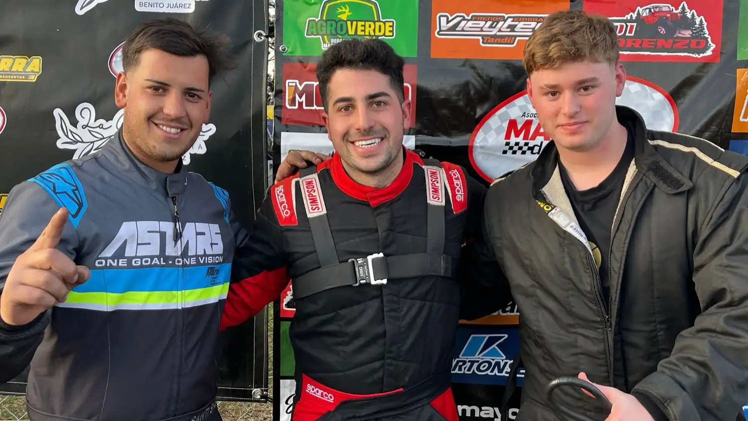 Ganadores de las series del Minicross. Skeich, Cernuda y Bustos