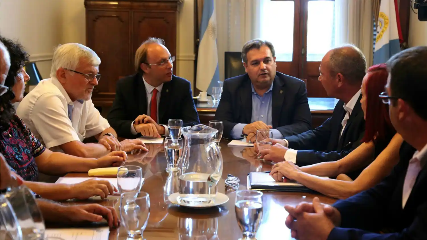 El gobierno se reúne hoy con representantes de los gremios