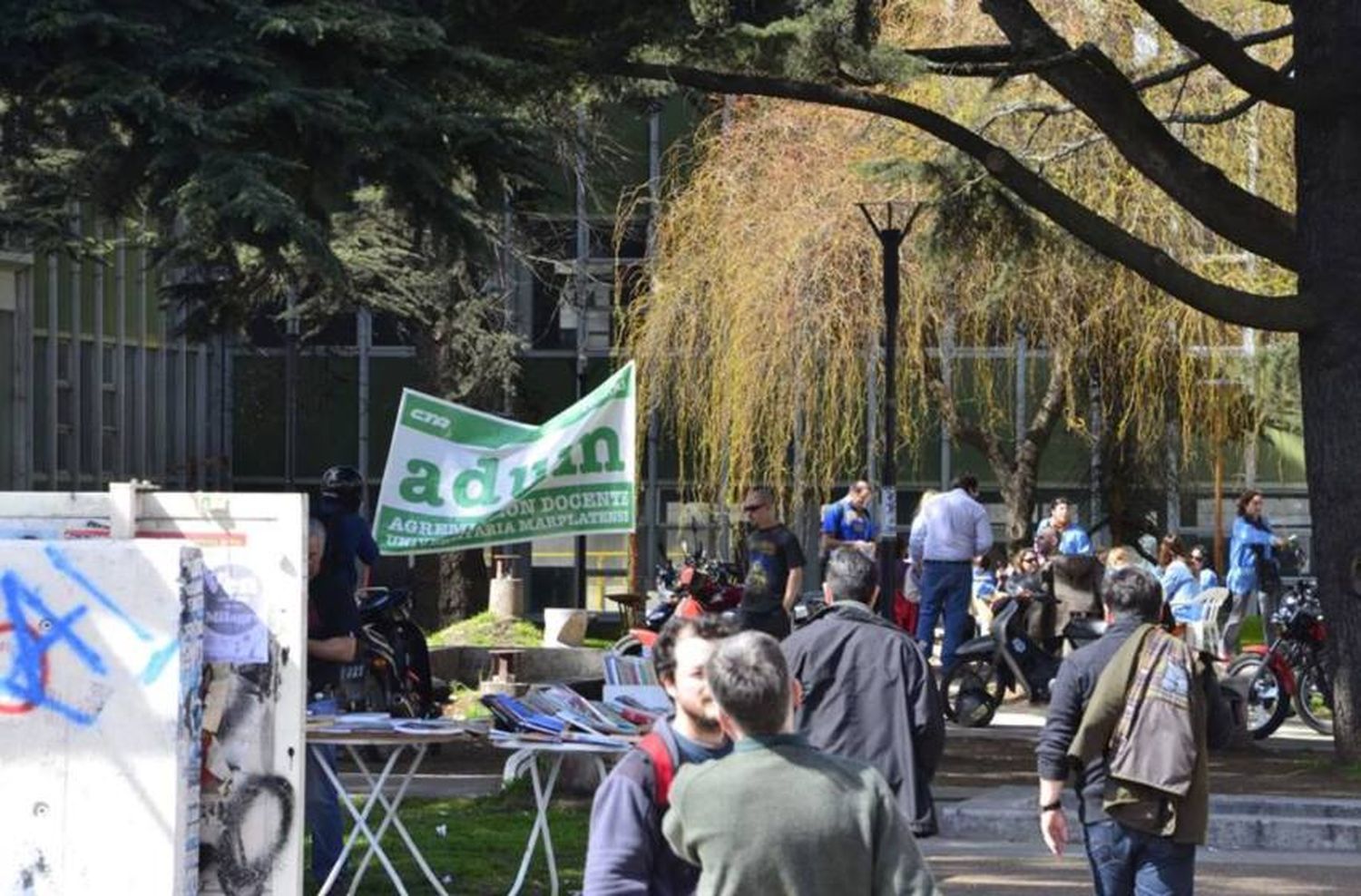 Paro de docentes universitarios: "Estamos perdiendo con el salario"