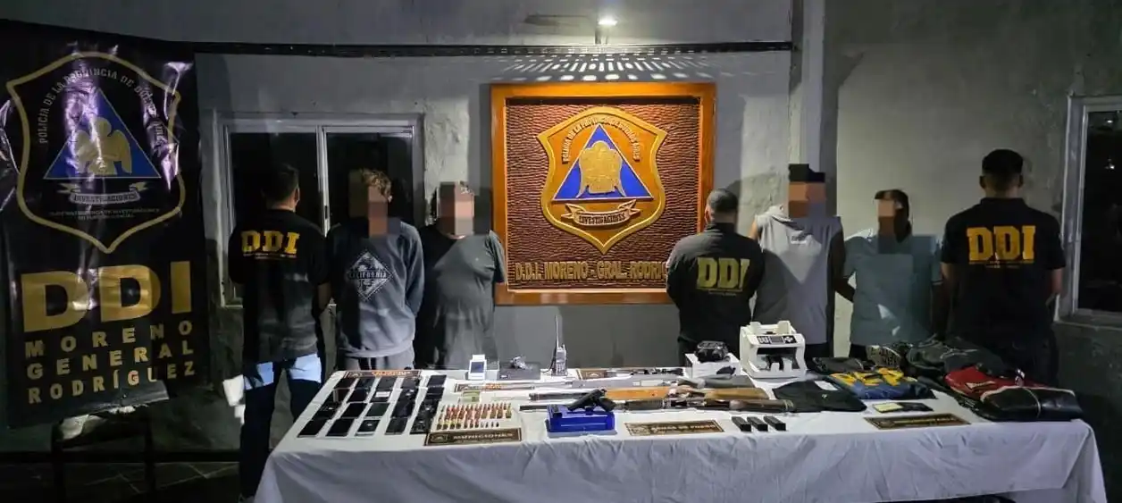 "Llevo el chaleco y la remera de la fuerza": cayó la banda que robaba disfrazada de policías en el Oeste del conurbano
