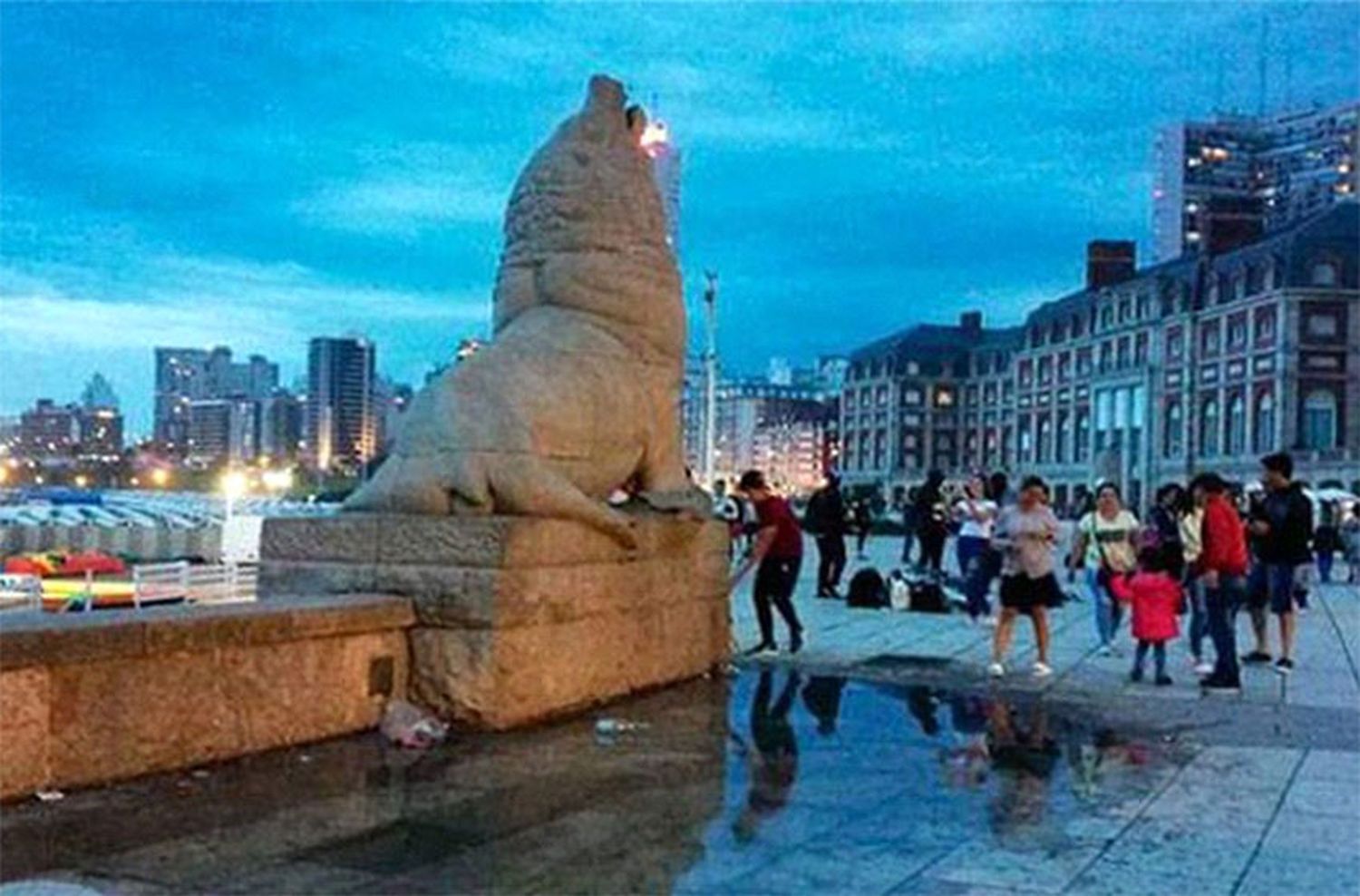 Advierten que la Rambla presenta un estado de "decadencia y abandono"