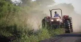 Intendente entrerriano repara los caminos rurales
