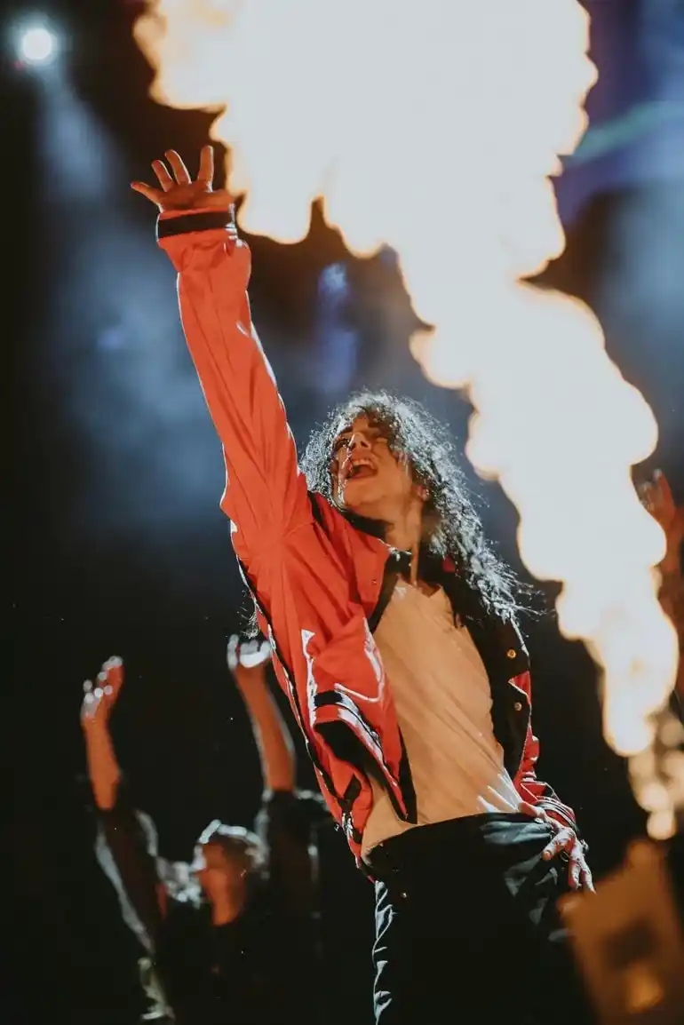 Leo Blanco revela cómo se transformó en Michael Jackson y llega a Necochea con su show