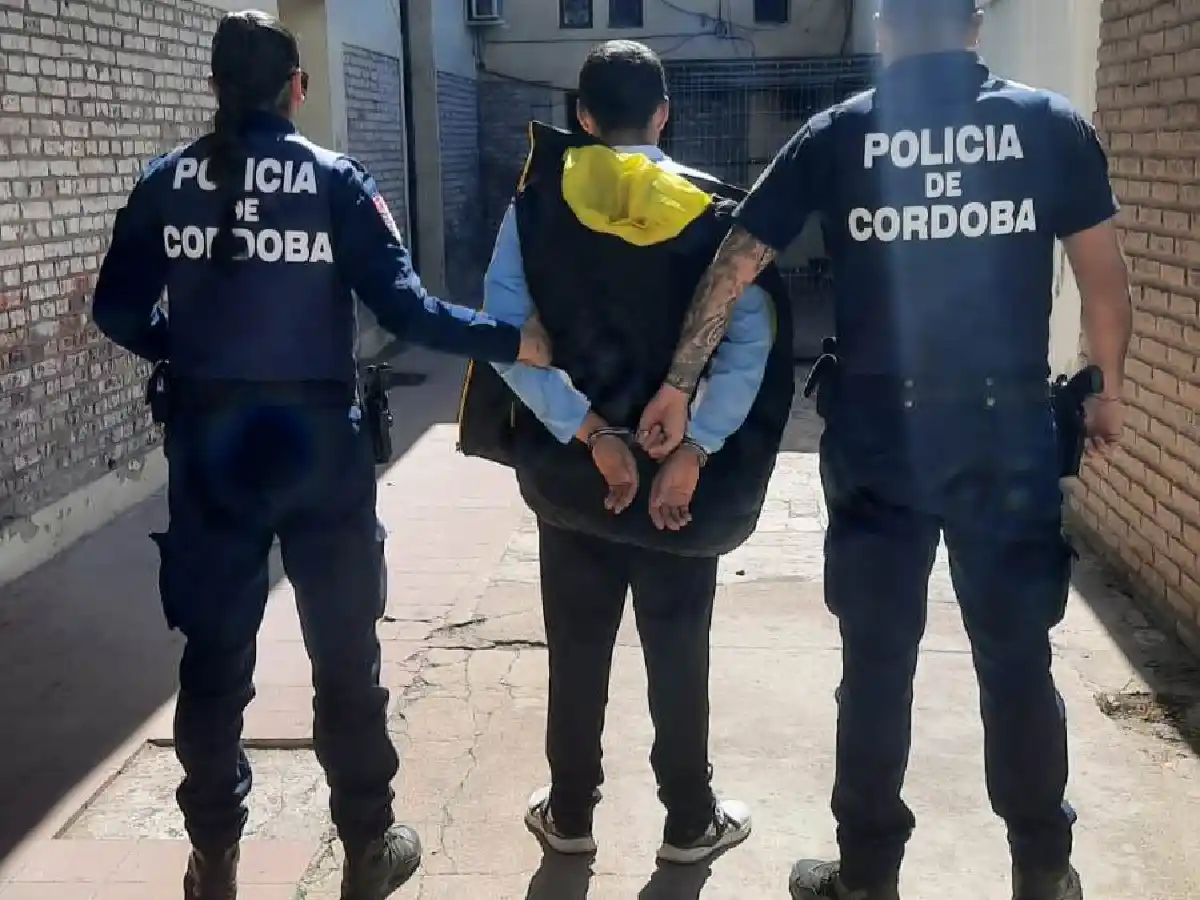 Amenazó e intento agredir a policías  en un control: quedó detenido 