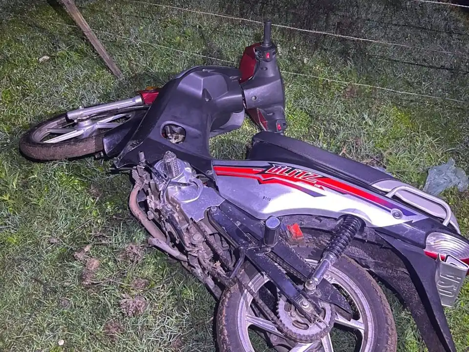 ¿Huida frustrada? Encuentran una moto abandonada y buscan a sus ocupantes