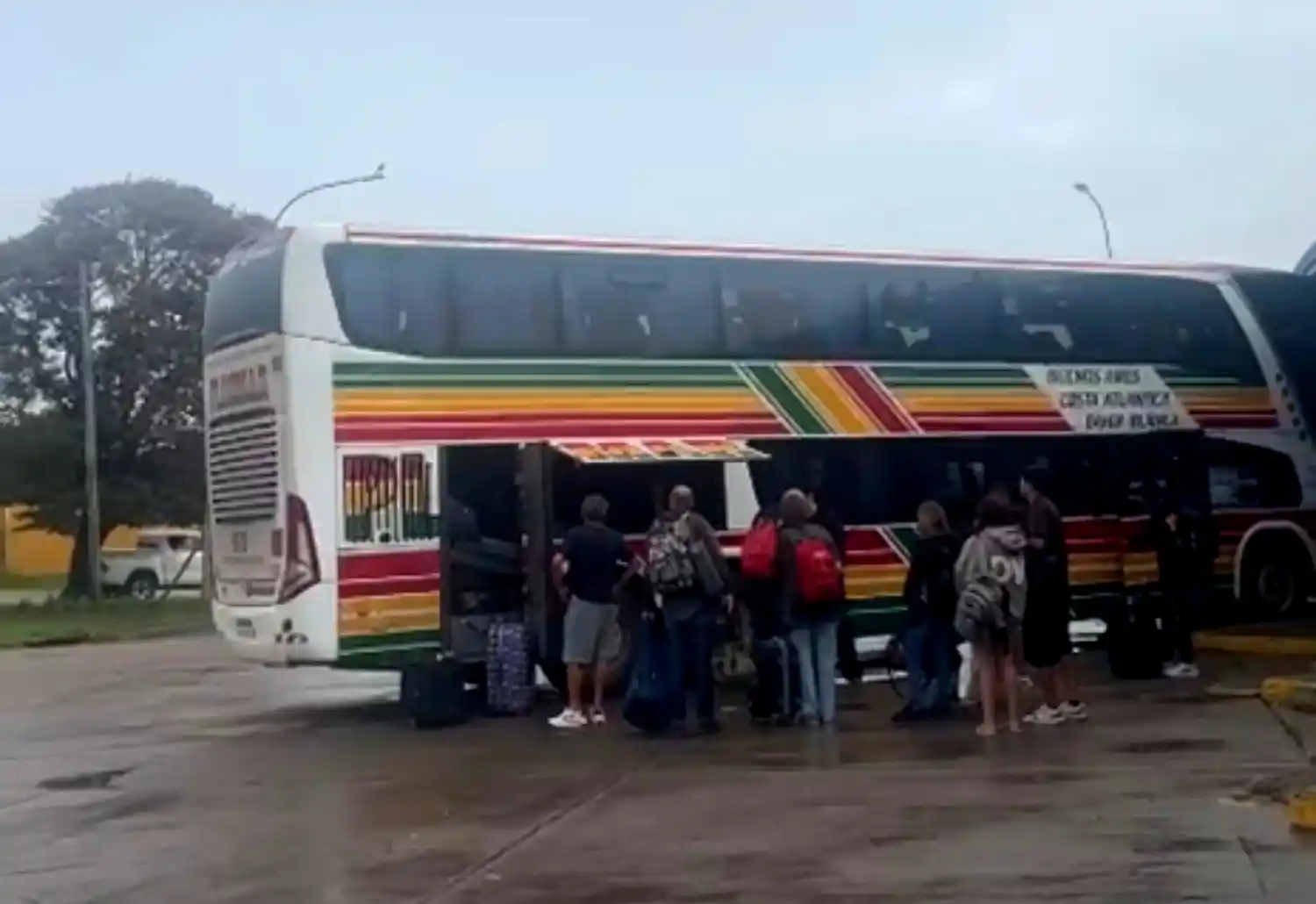 Semana Santa en Necochea: llegaron diez micros repletos en las primeras horas del jueves