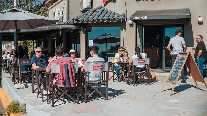 Analizan declarar transmisión comunitaria de Covid-19 en Paraná: Qué implicaría