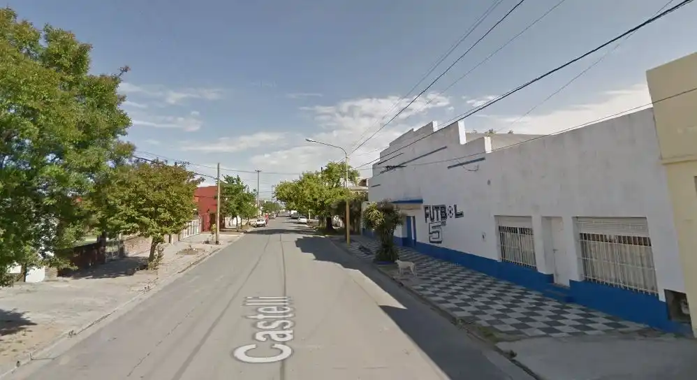 Le roban la mochila e intentan estafarla para recuperarla