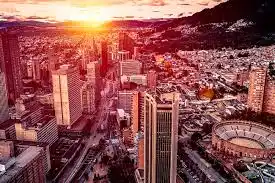 Bogotá: toque de queda de solo cinco horas y cierre de comercio a las 10:00 p.m.