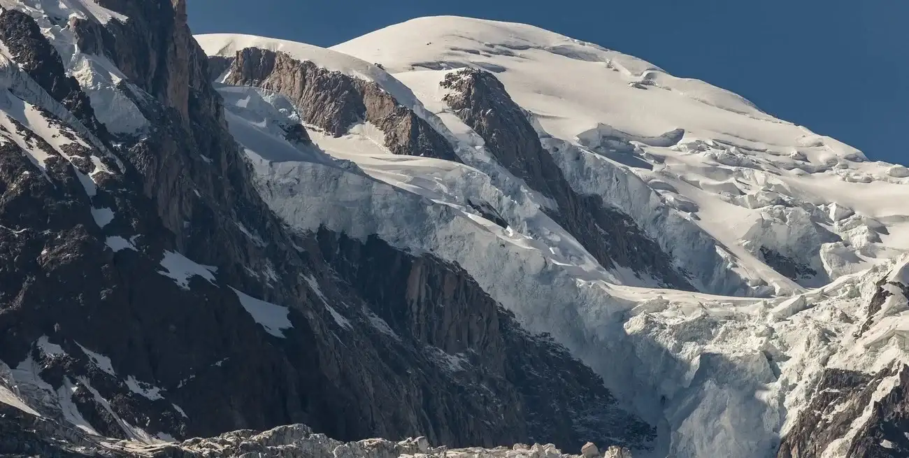 Mont Blanc es el punto más elevado de la Unión Europea y uno de los más altos del resto de Europa, superado solo por varias montañas de Rusia y Georgia. REUTERS/Pierre Albouy.