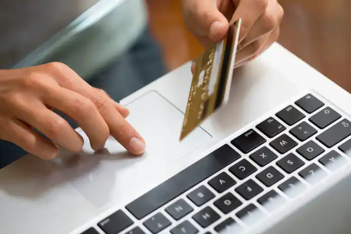 No se pudo comprar dólares durante todo el día y llovieron las quejas de clientes de bancos