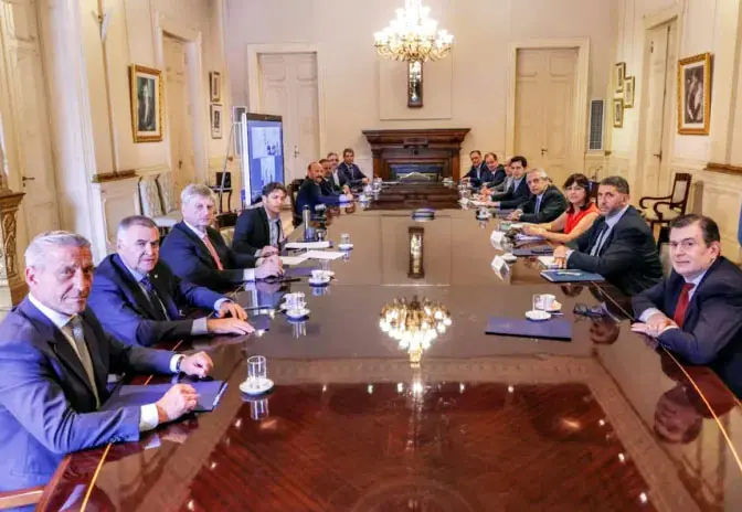 Gobernadores apoyaron la presentación del Gobierno