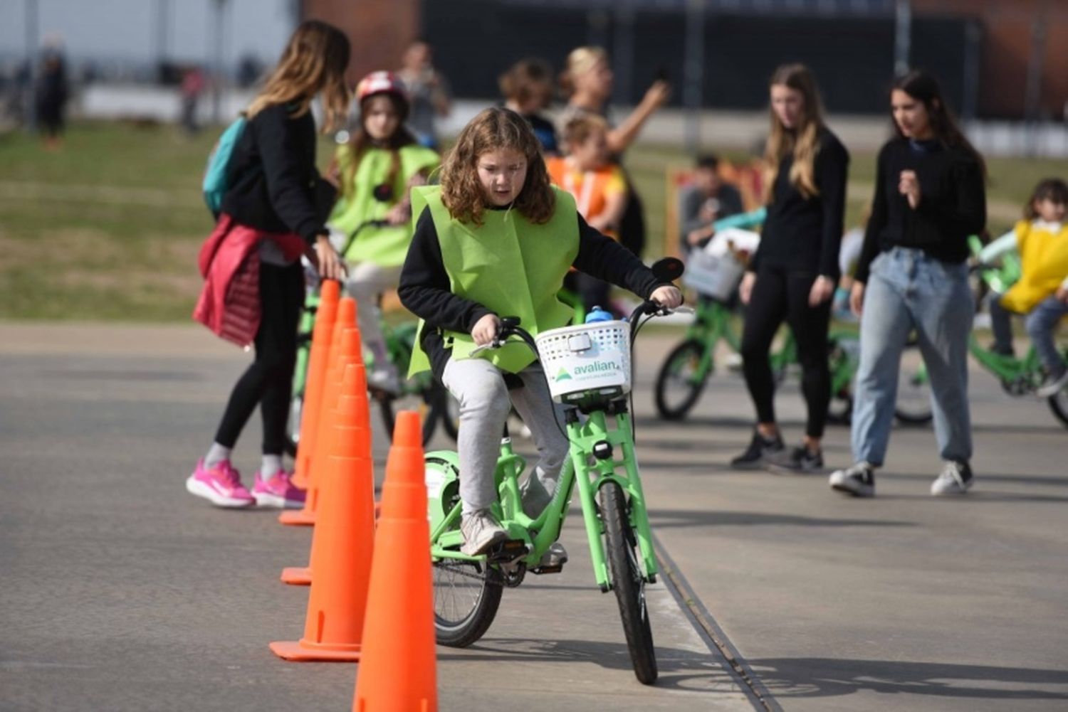 «Mi bici tu bici» incorporó bicicletas para niñas y niños