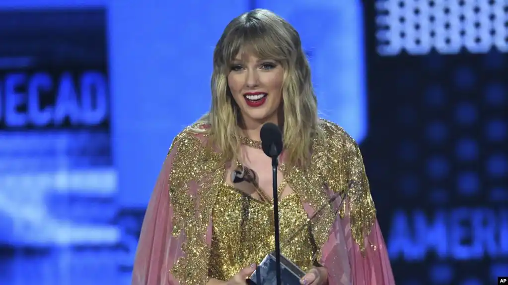 Swift triunfa en los AMAs, rompe récord de Michael Jackson