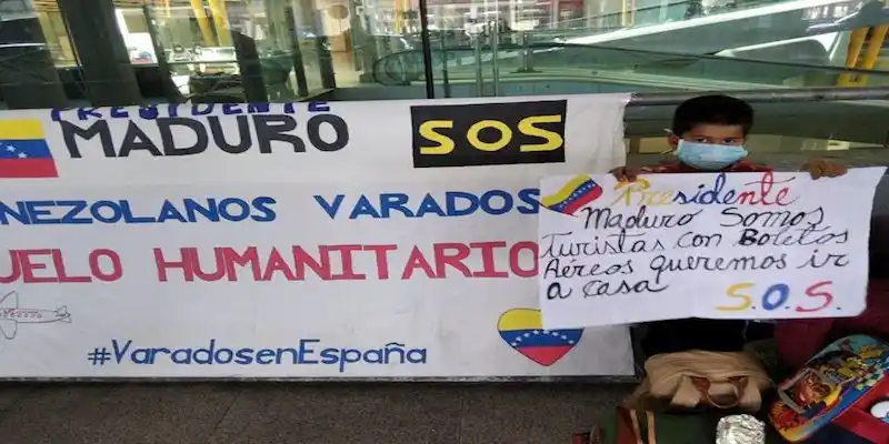 «Estamos desesperados»: venezolanos varados en España acampan en aeropuerto de Barajas para que los repatrien
