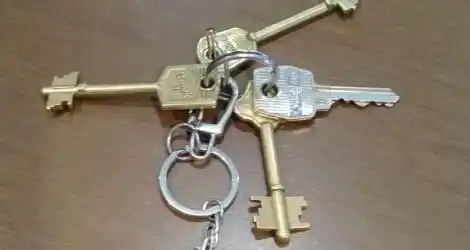 Llaves encontradas en un probador