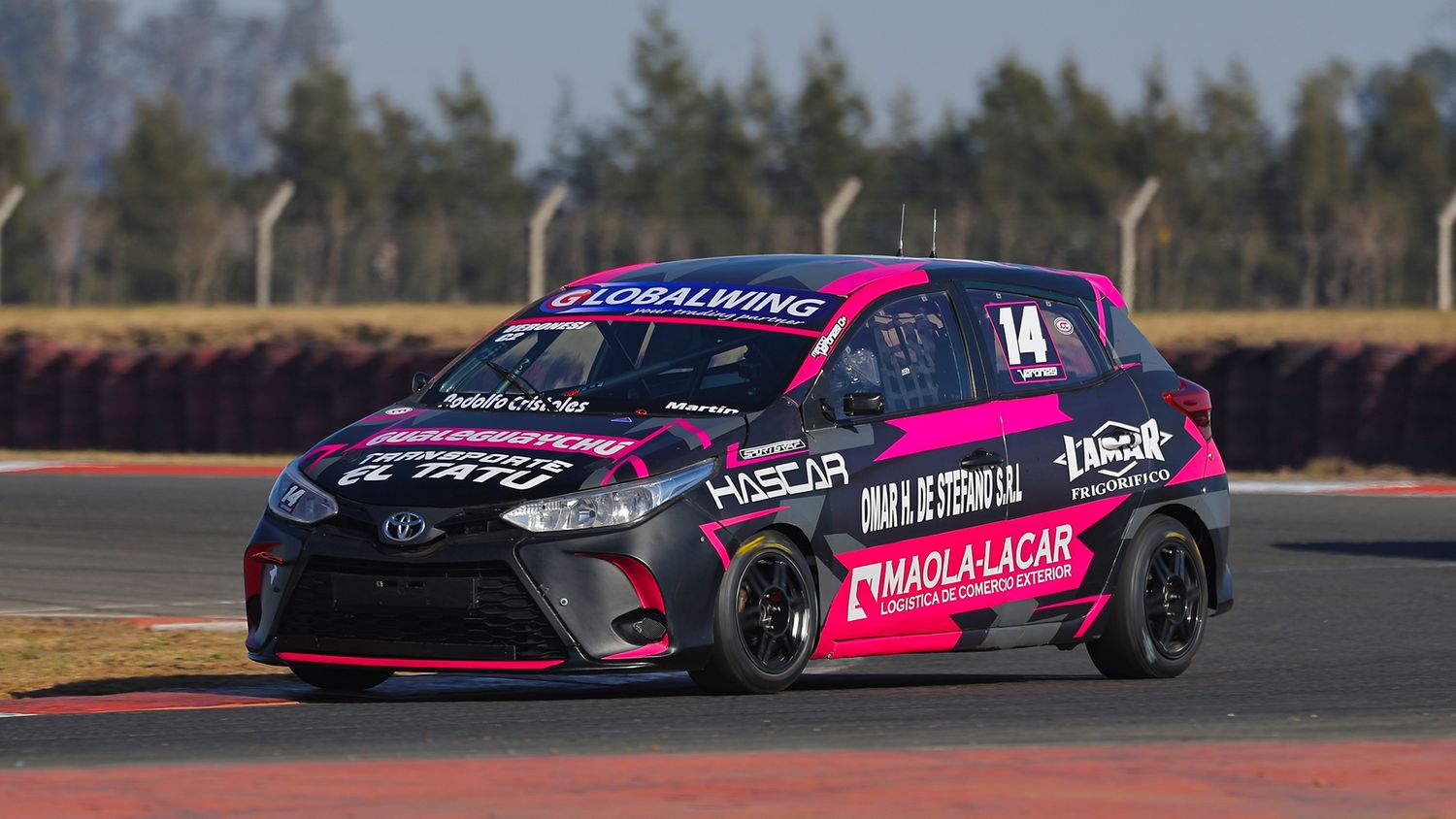 Veronesi a bordo del Toyota Yaris, con el que es protagonista en la clase 2 del Turismo Nacional.