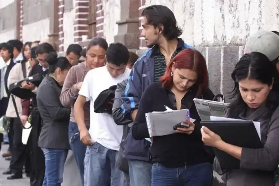 Por la recesión y el ajuste, la desocupación subió a 7,7% en el primer trimestre del año