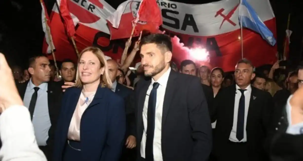 Maximiliano Pullaro y Gisela Scaglia, flamantes gobernador y vice de Santa Fe. Fotos: Pablo Aguirre