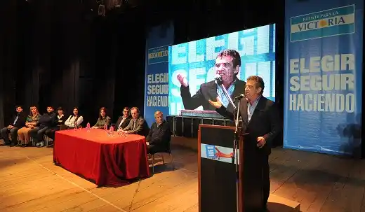 Urribarri pidió el voto para "continuar con el crecimiento en la provincia"