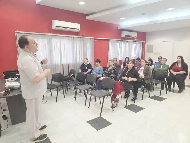 Capacitación sobre Primeros auxilios
psicológicos y prevención del suicidio