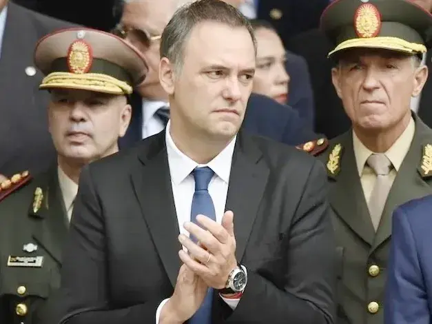 Tres meses de cuestionamientos y un final anunciado: renunció Manuel Adorni