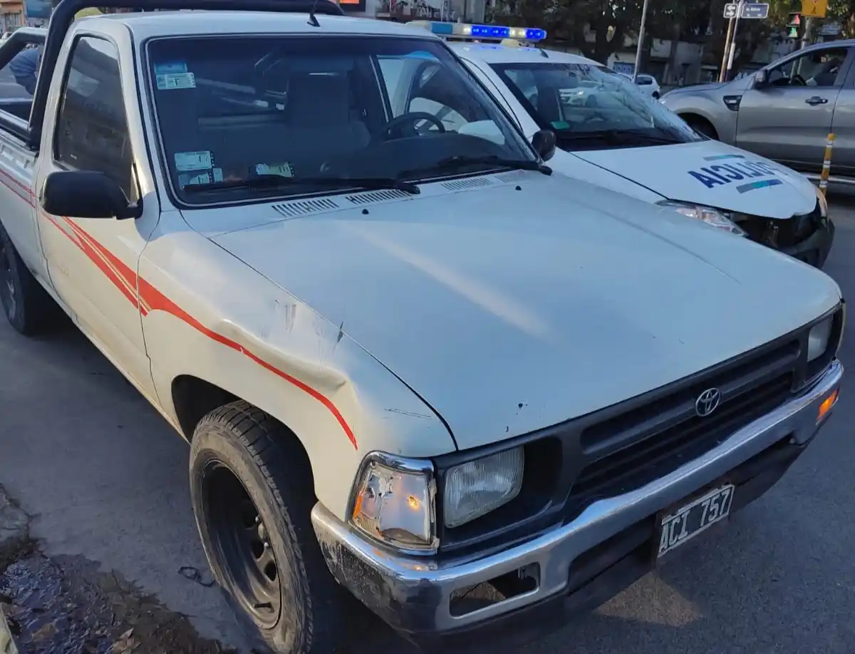 Una camioneta y una moto protagonizaron un accidente en Avellaneda y Bolívar