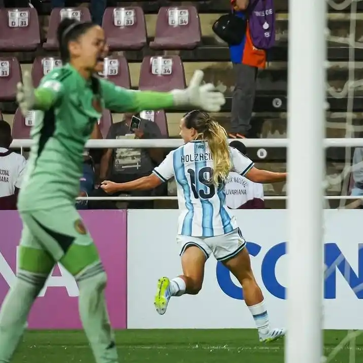La Selección Argentina femenina venció a Venezuela con goles de Agostina Holzheier y Florencia Bonsegundo