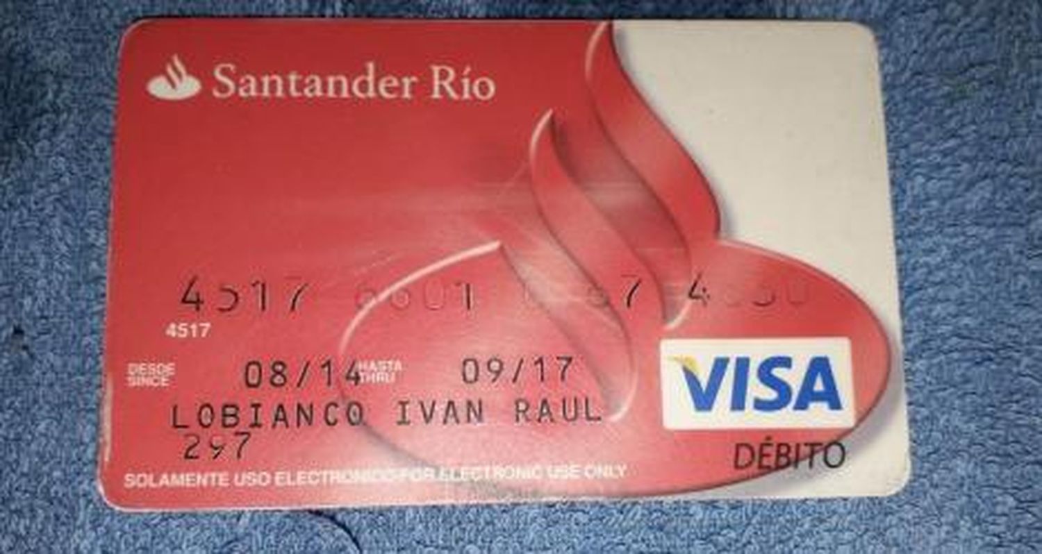 Romina encontró la tarjeta de Iván