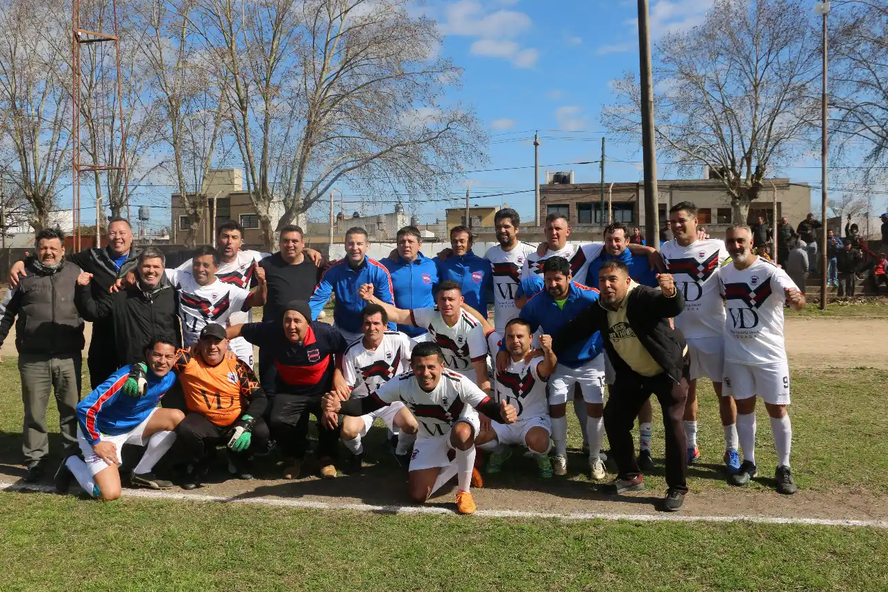 Sud América derrotó a Independiente por penales y se consagró campeón en Veteranos