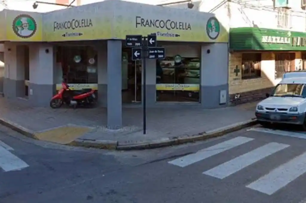 Santa Fe: rompieron la puerta blindex de una panadería, ocasionaron destrozos y no se llevaron nada