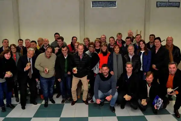 Bordet sumó el apoyo de los intendentes del PJ para desdoblar las elecciones