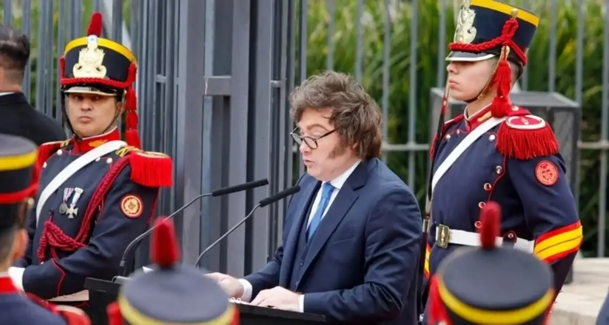 En el aniversario de San Martín, Milei centró su discurso en la libertad y el crecimiento económico, destacando la necesidad de fortalecer las Fuerzas Armadas.