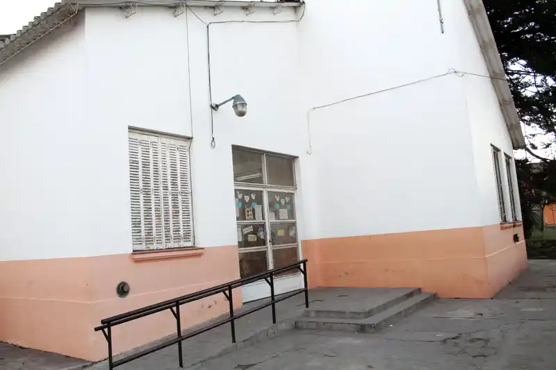 Duro golpe a dos escuelas públicas: ladrones sustrajeron objetos de valor
