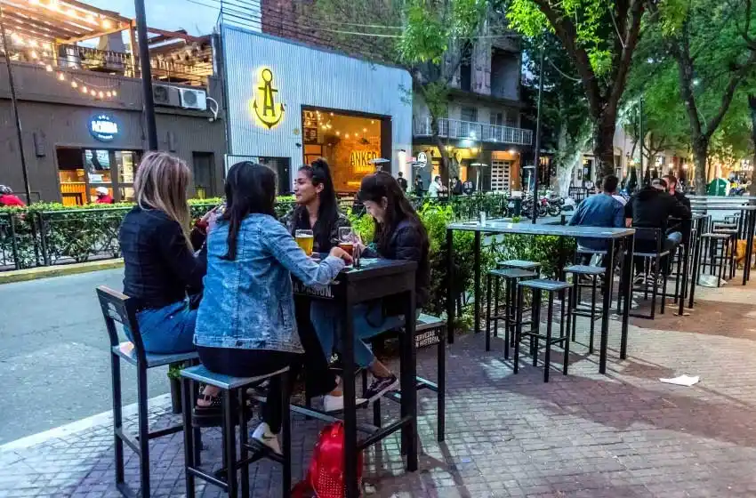 Infectólogo asesor de la provincia aseguró que las restricciones «de mínima» se van a sostener