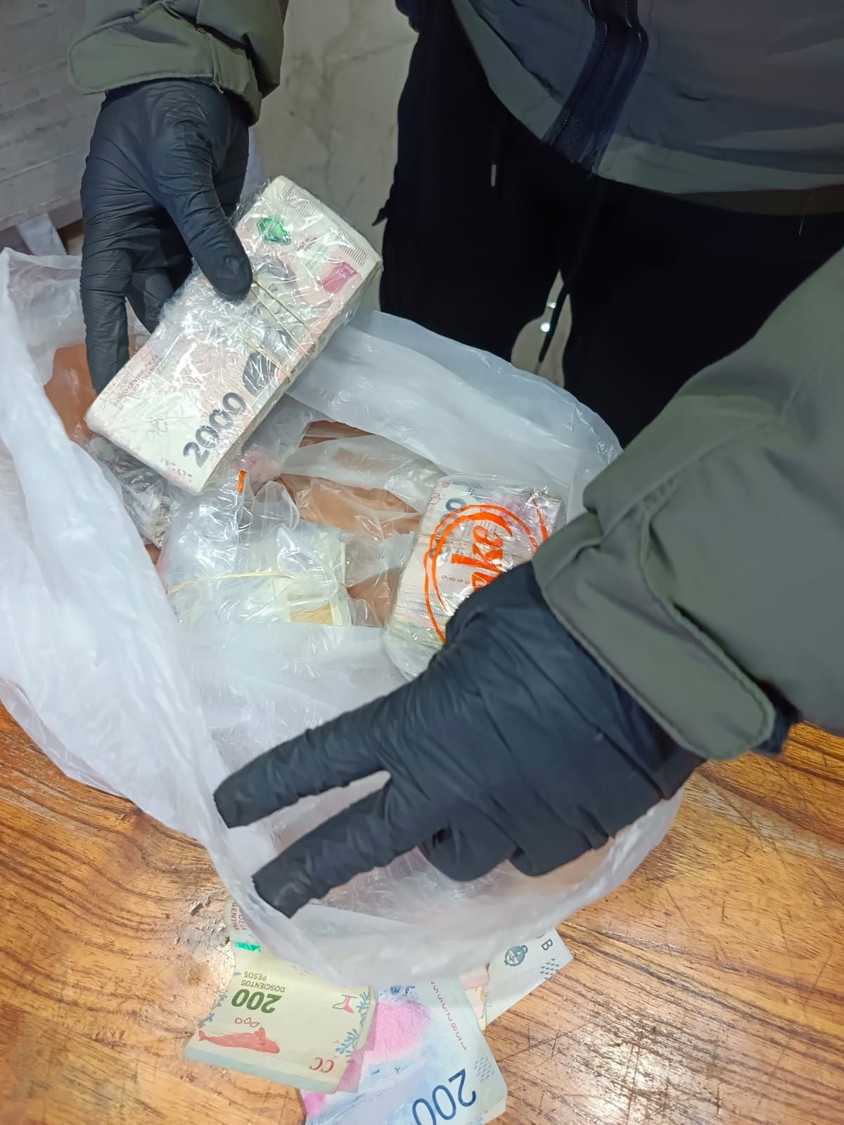 Dinero incautado en los allanamientos en Alcorta.
