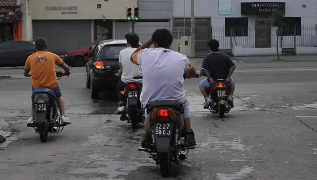 Capitán Sarmiento endurece multas por la falta de uso de casco en motos 