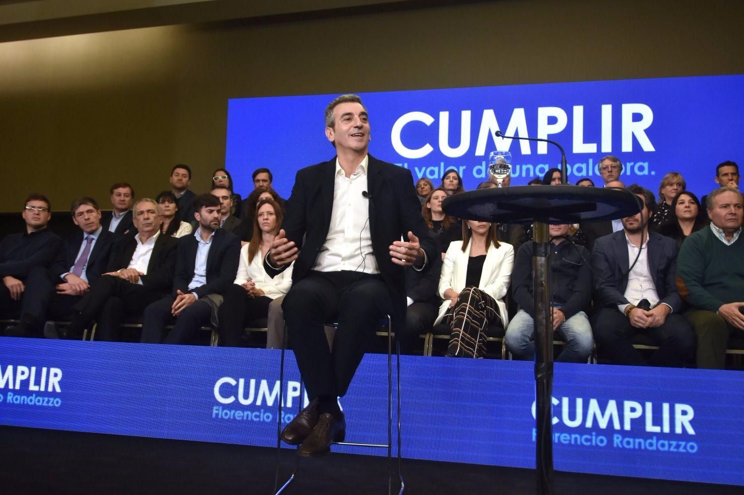 Randazzo habilitó una página web en la recibirá aportes para su campaña