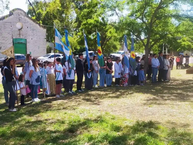 Frente a la Estación del Ferrocarril de San Román se concretó el acto oficial