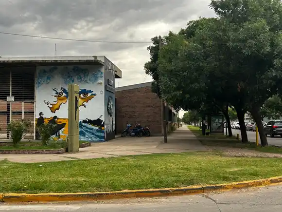 Robo y daños en la Escuela Técnica Malvinas Argentinas: se llevaron computadoras y suspendieron los talleres