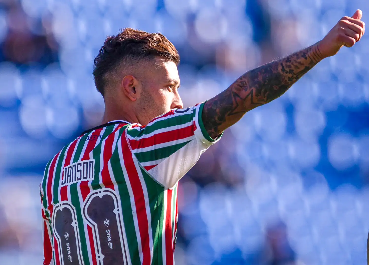 El olavarriense Janson abrió la cuenta de penal.