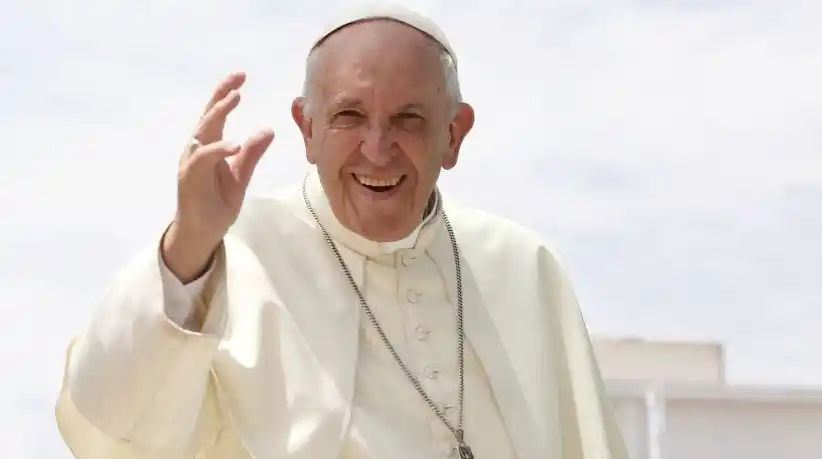 El Papa Francisco apareció por sorpresa al final de la misa del Domingo de Ramos en la plaza de San Pedro.