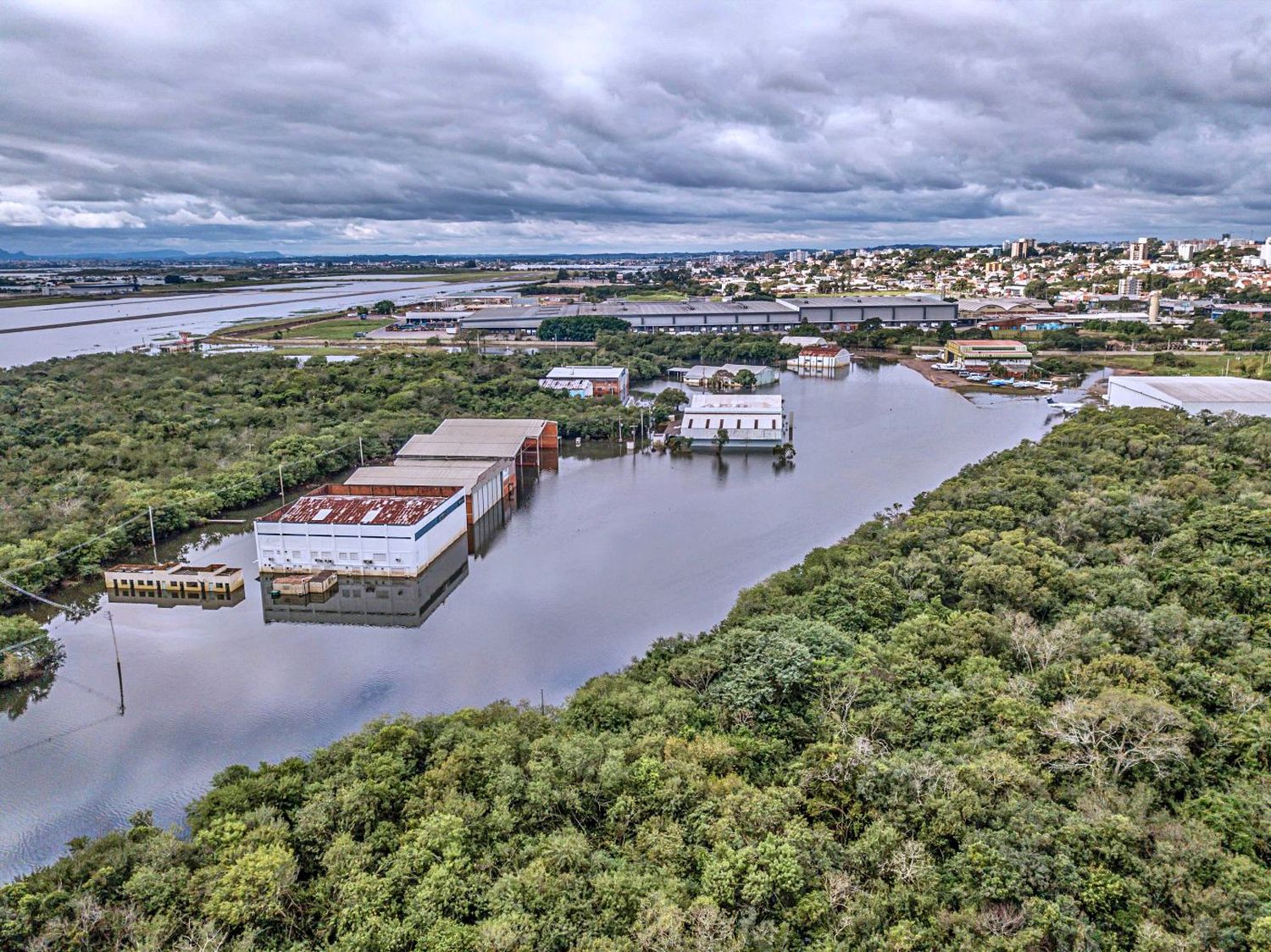 After the floods, Porto Alegre Airport will remain closed until the end of 2024