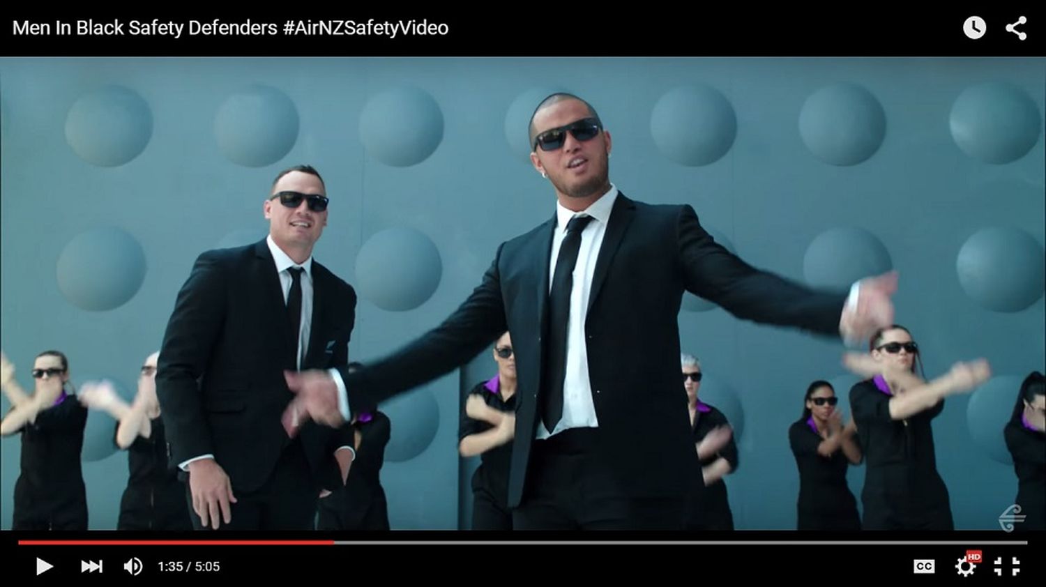Air New Zealand presentó un nuevo video de seguridad inspirado en Men In Black